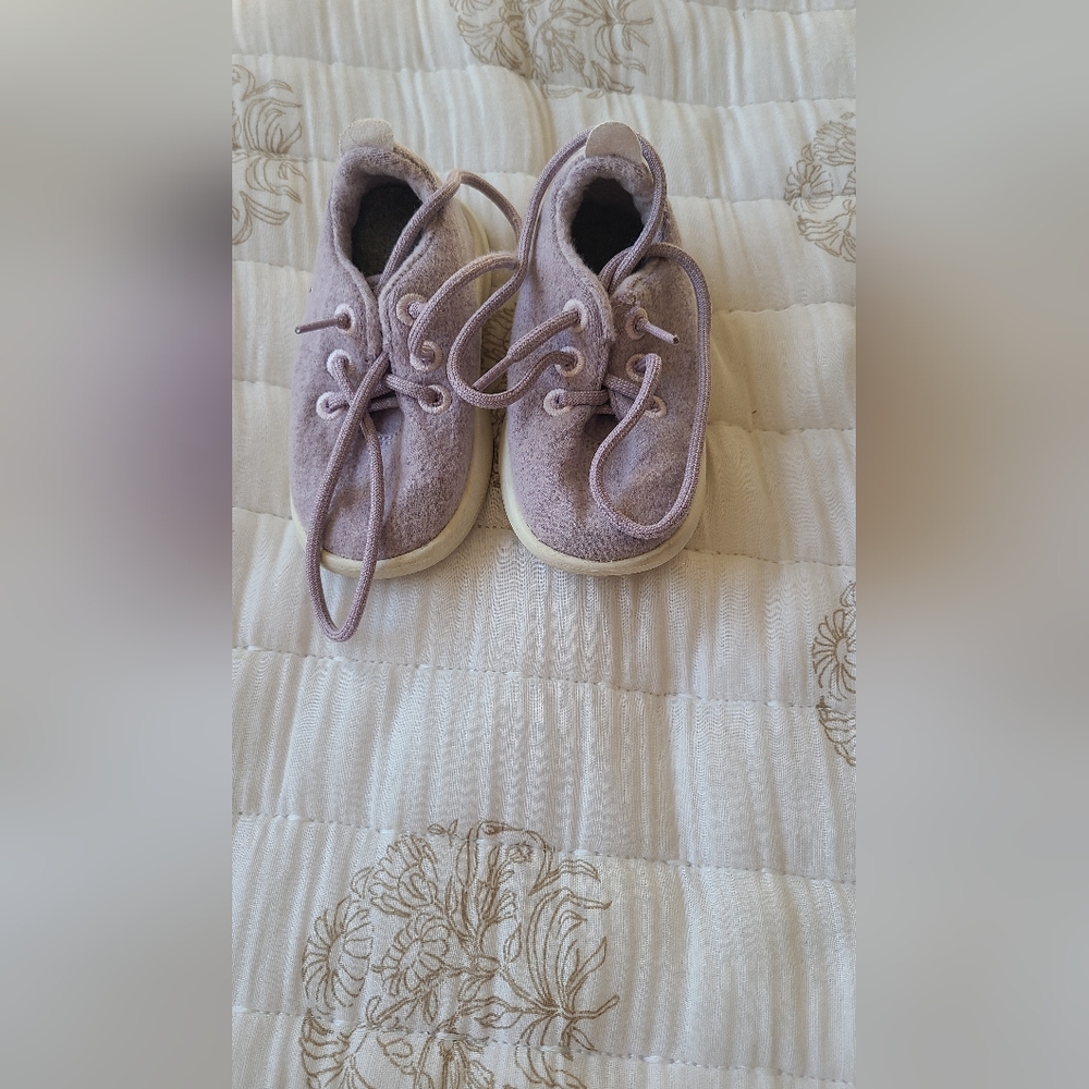 Allbirds Toddler Smallbirds in Lilac, size 6